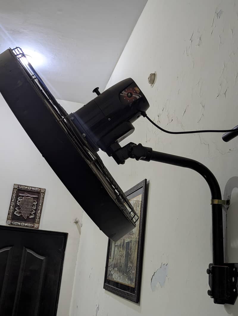 Full Sized Bracket Fan 1