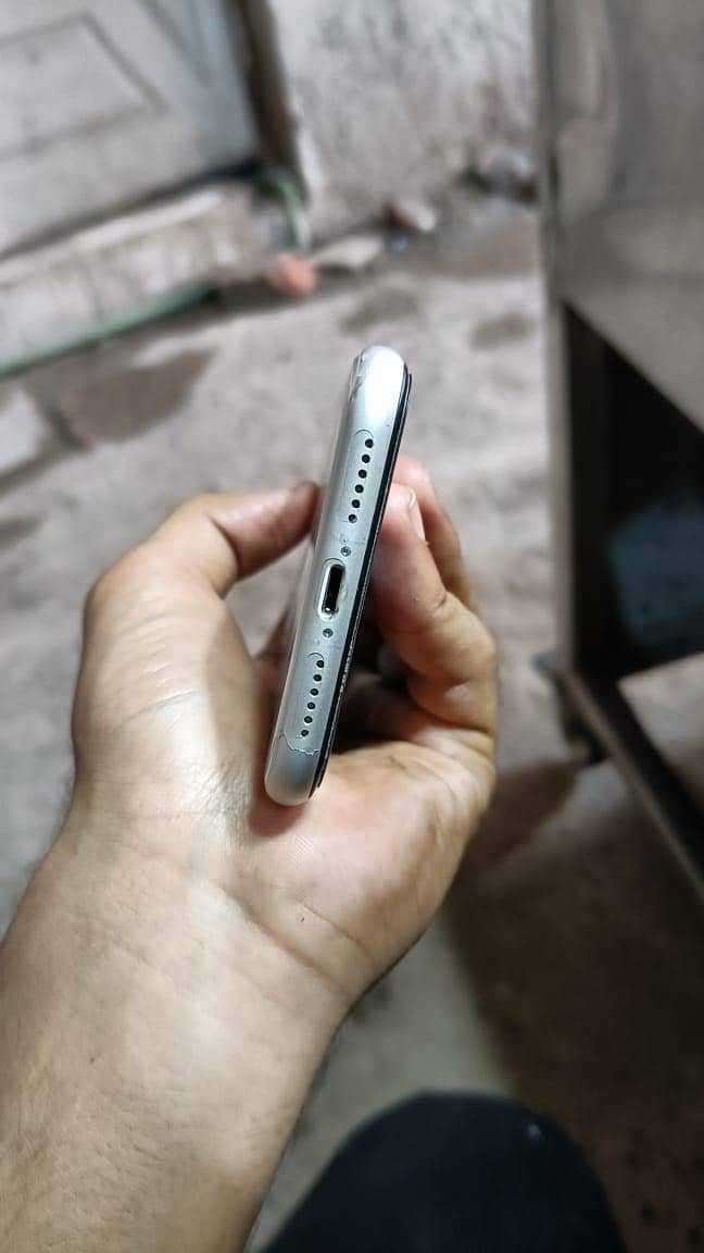 iPhone 11 3