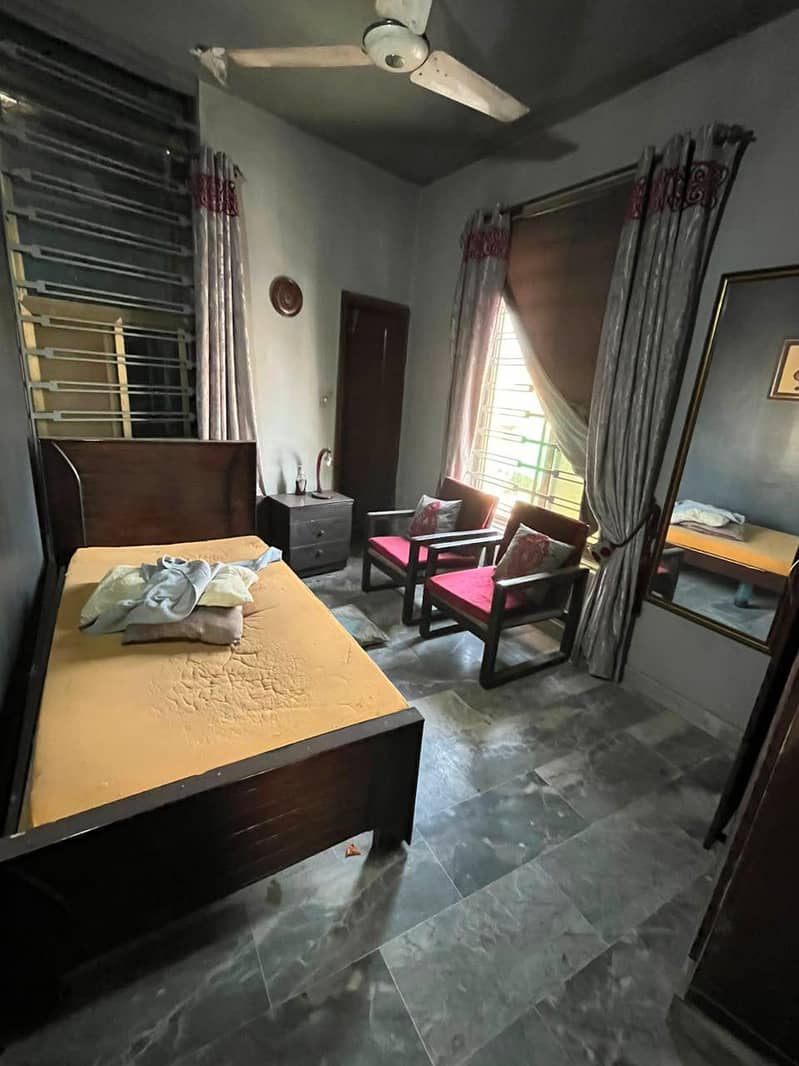 single bed + side table 0