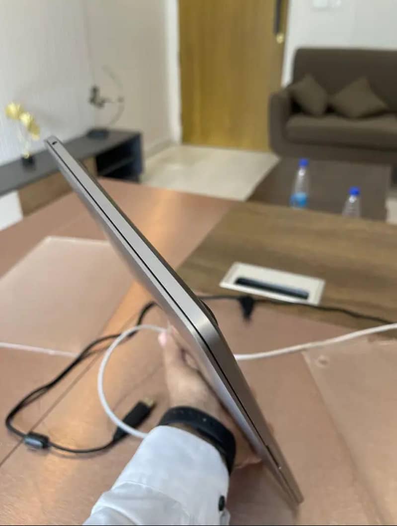 Macbook Pro M2  ( Touchbar ) 4