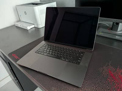 Apple Macbook M3 Pro — 16" MRW23 (36GB memory, 512GB SSD) —Space Black