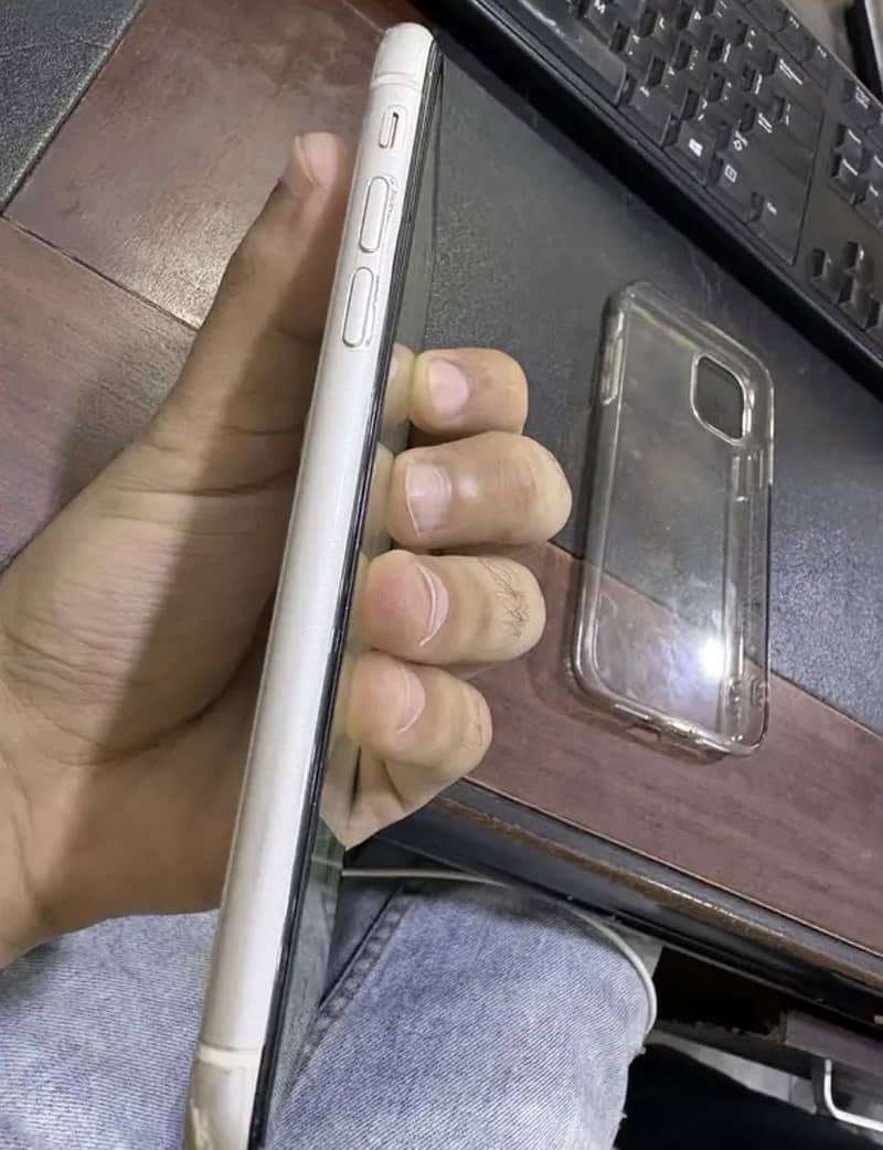 Apple iPhone 11 5