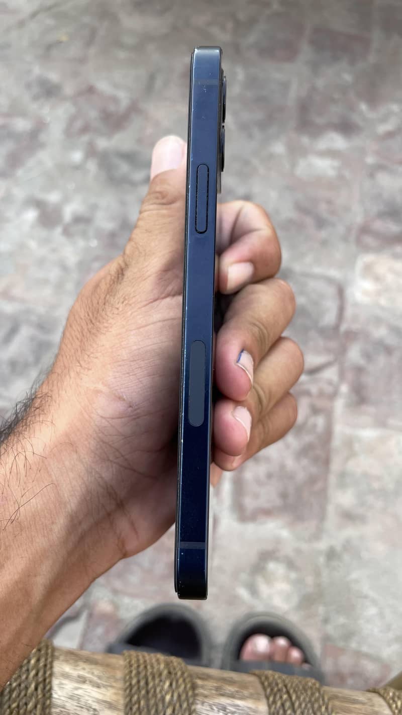 Apple iPhone 12 2