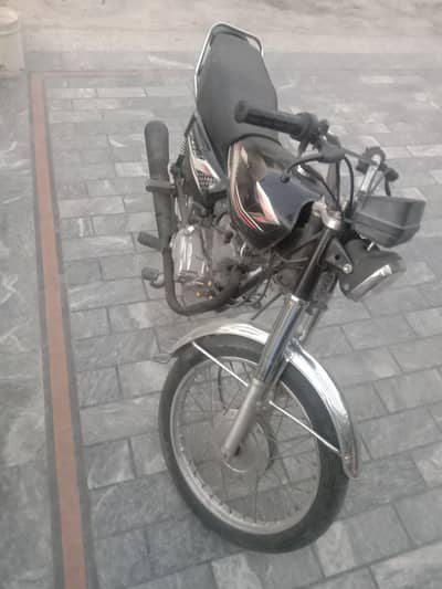 Honda CG 125 Bkack Isld num for urgent SALE