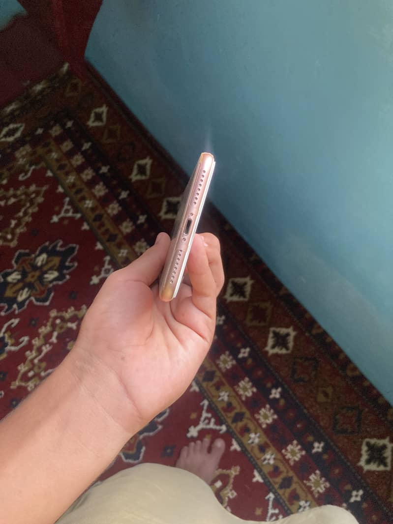 Apple iPhone 8 Plus 0