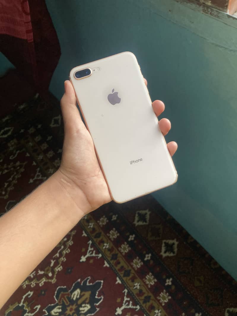 Apple iPhone 8 Plus 1