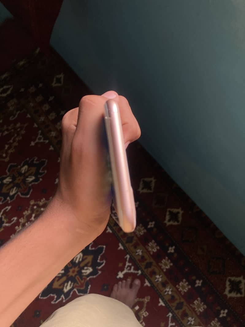 Apple iPhone 8 Plus 4