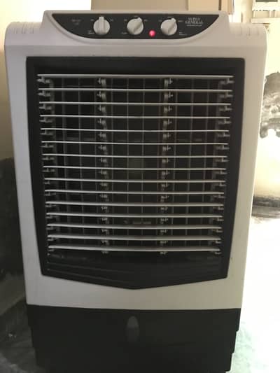 Room air cooler with ice pad.