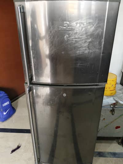 dawlance refrigerator L size 100% working conditions urgent sale