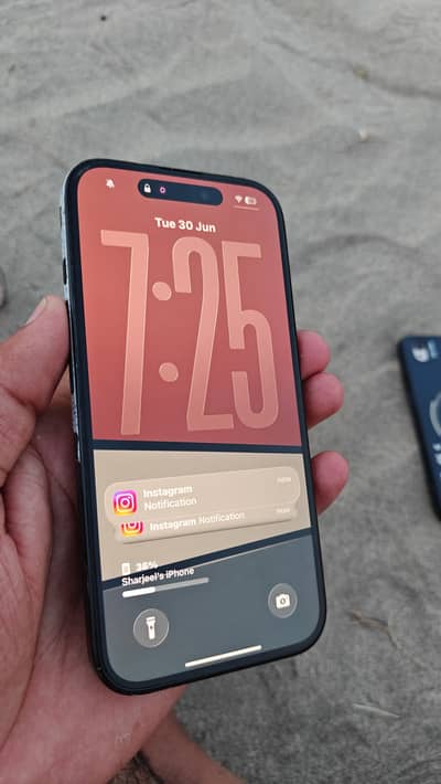 Apple iPhone 16