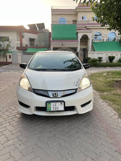 Honda Fit shuttle Hybrid