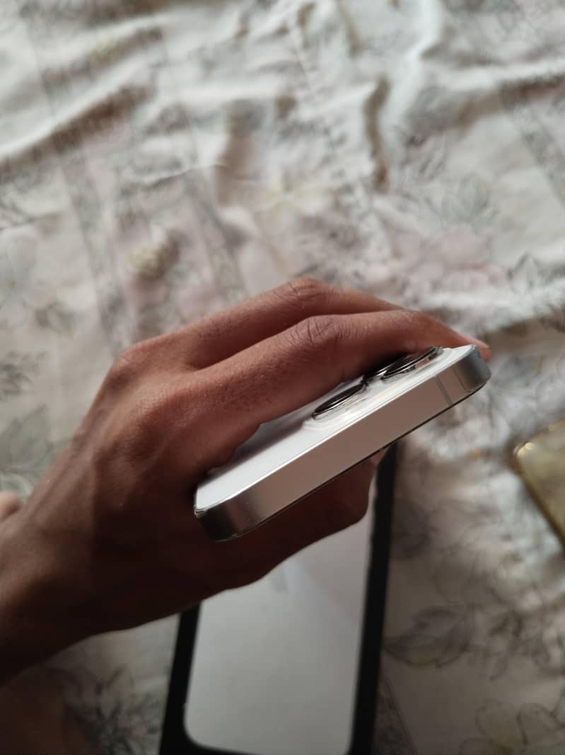 Apple iPhone 13 Pro 4