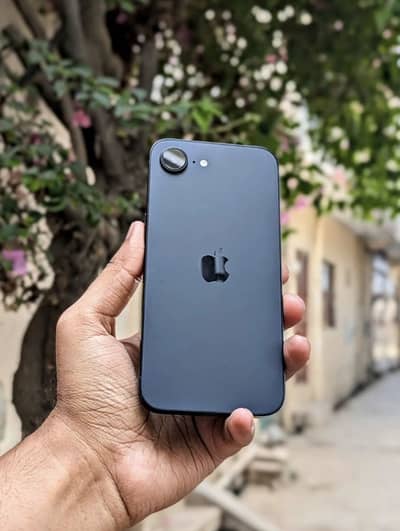 iPhone 16e Waterpack 100% health