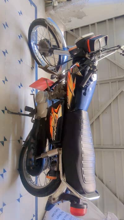 Honda 125 black