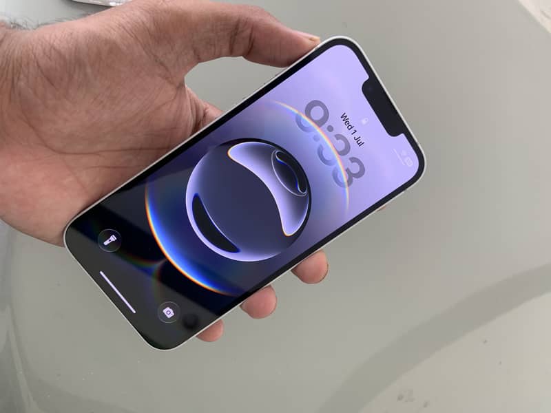 Apple iPhone 16e 0