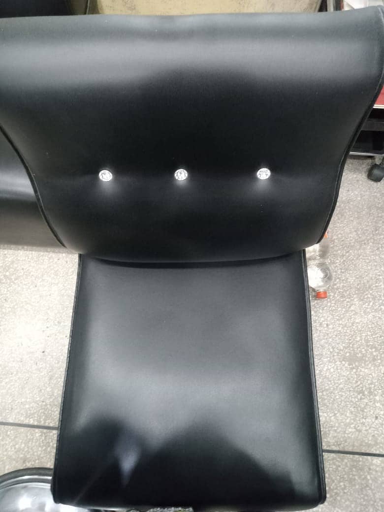 Saloon 1