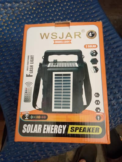 Speaker Bluetooth with 1 year of warranty solar charge and good base