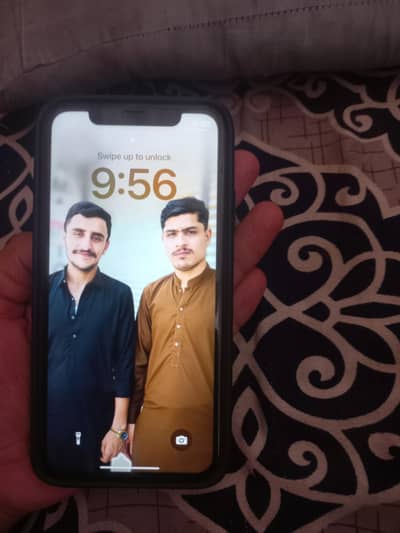 Apple iPhone XR koi fuld nhi hy bil kul ok hy charging sath hy 64 gp