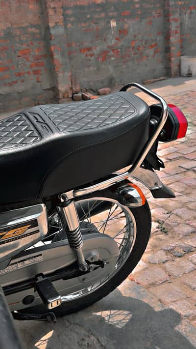 Honda 125 5 gear self start 10/10 condition 9500 chali hai