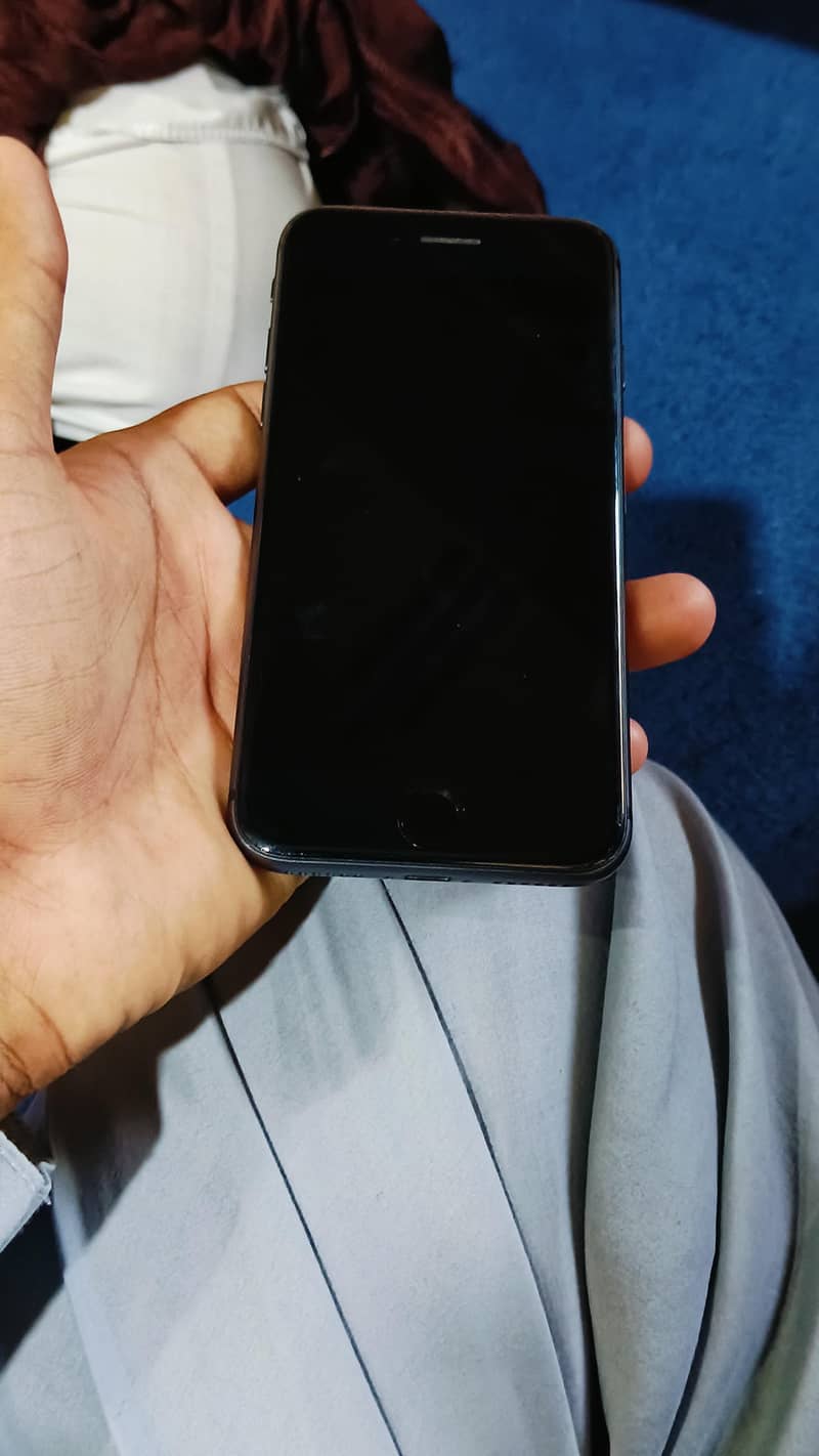 Apple iPhone 8 1