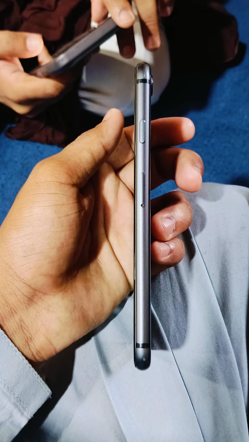 Apple iPhone 8 4