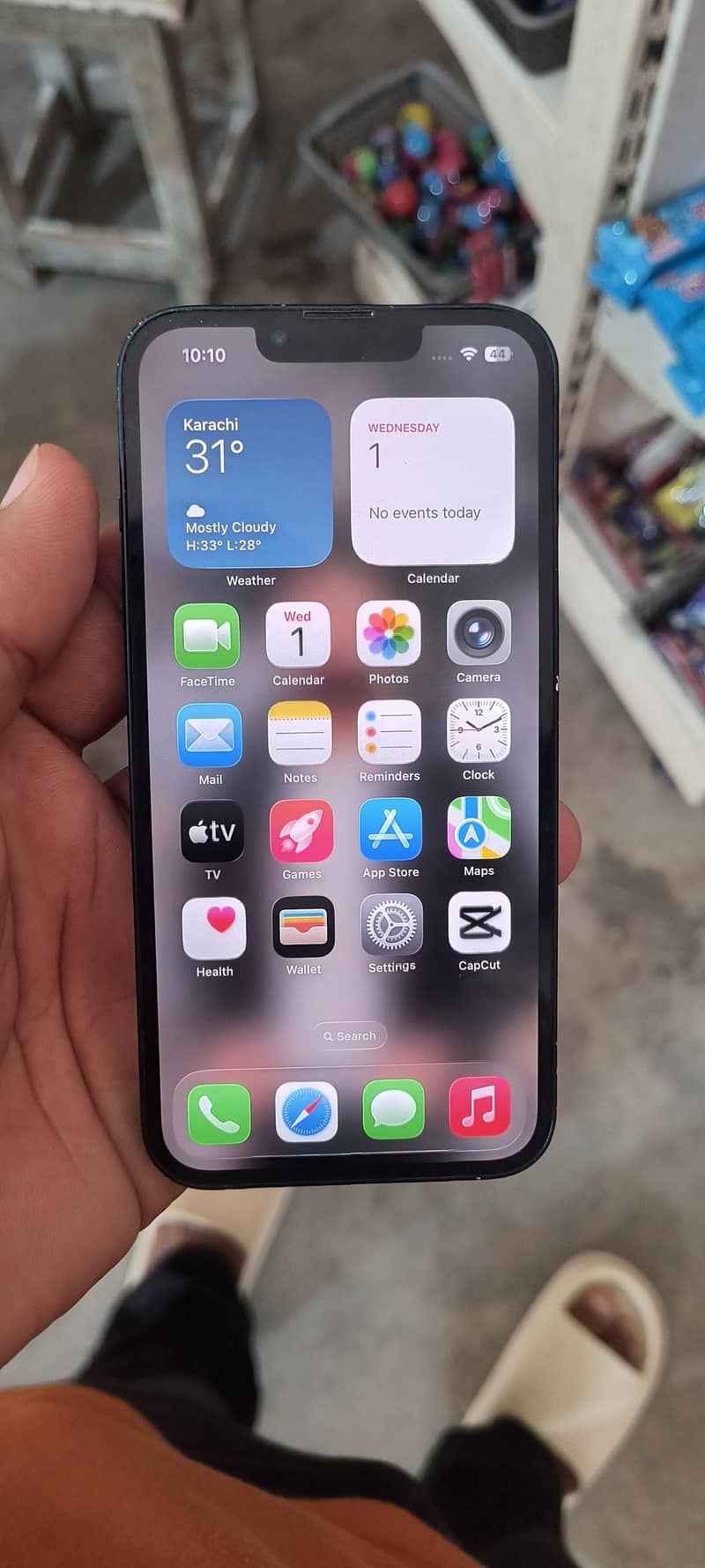 Apple iPhone 13 4