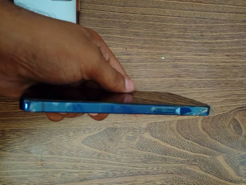 iPhone 12 4