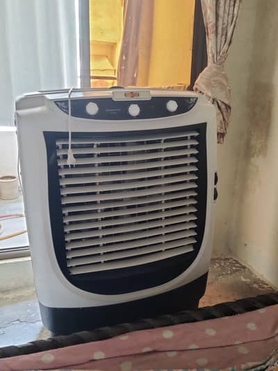 Full size room air coller with 6 ice bags