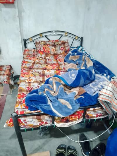 bed gada