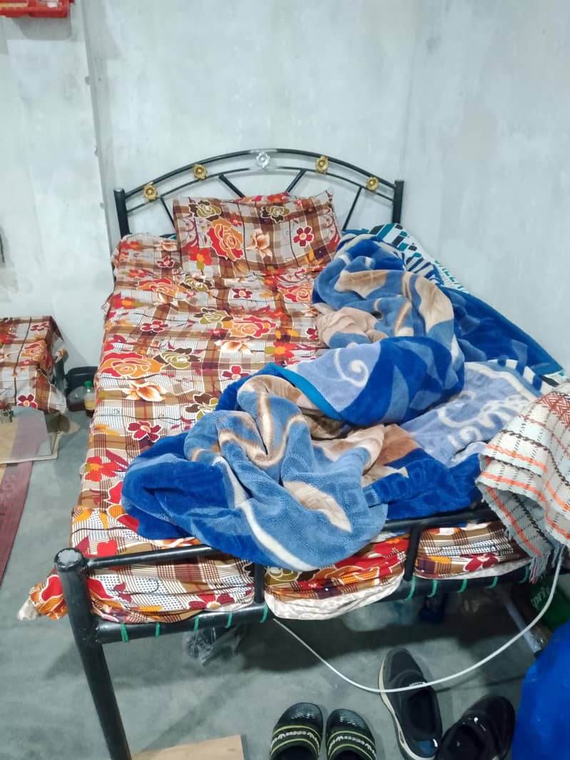 bed gada 0