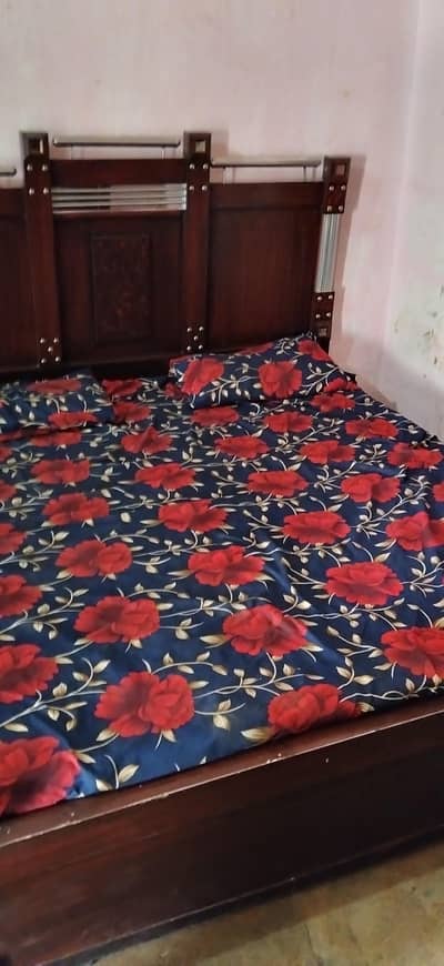 double bed with metrus. drasing set