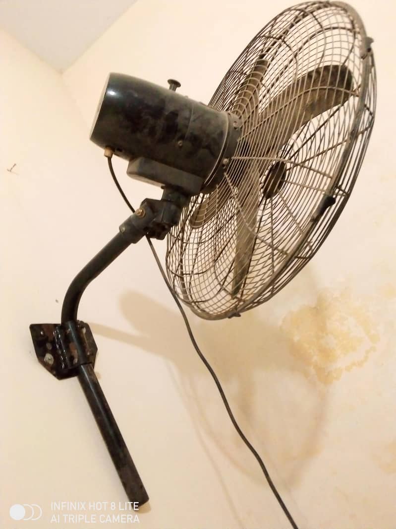 bracket fan 2