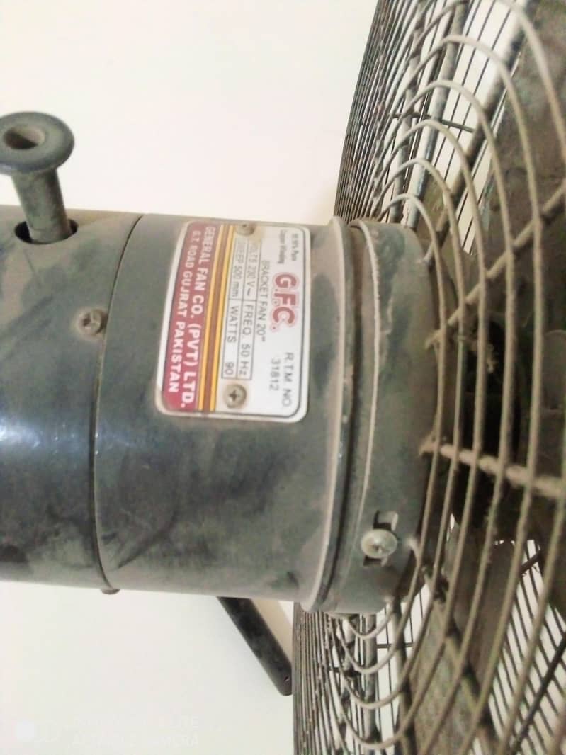 bracket fan 4