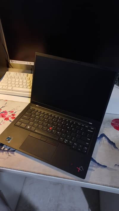 Lenovo X1 Carbon Gen9 | i7 11th gen 256 / 16 gb