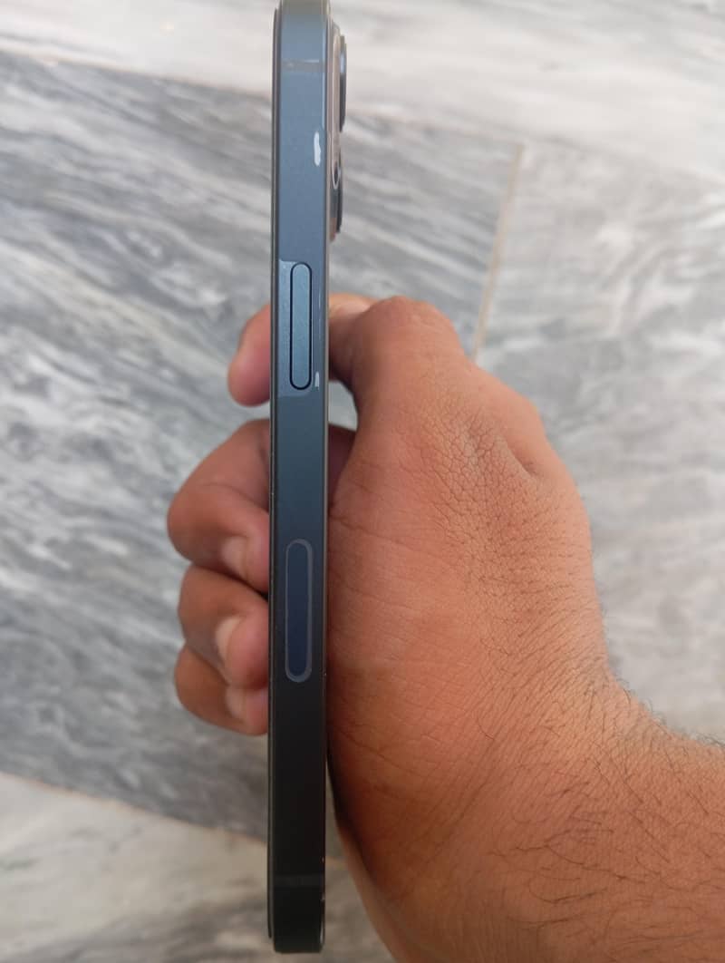 Apple iPhone 13 2
