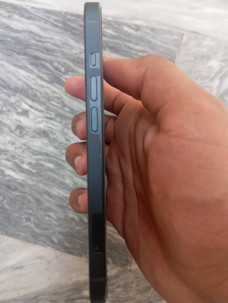 Apple iPhone 13 3
