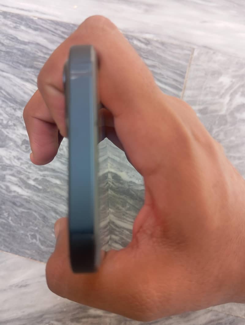 Apple iPhone 13 4