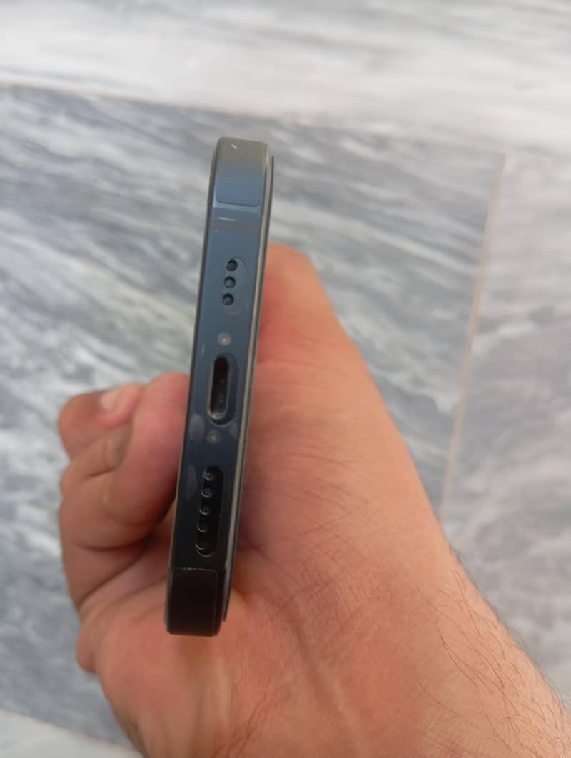 Apple iPhone 13 5