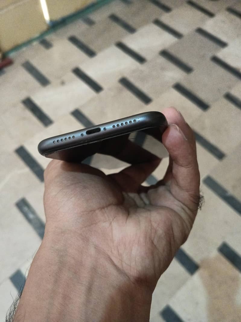 Apple iPhone 11 3