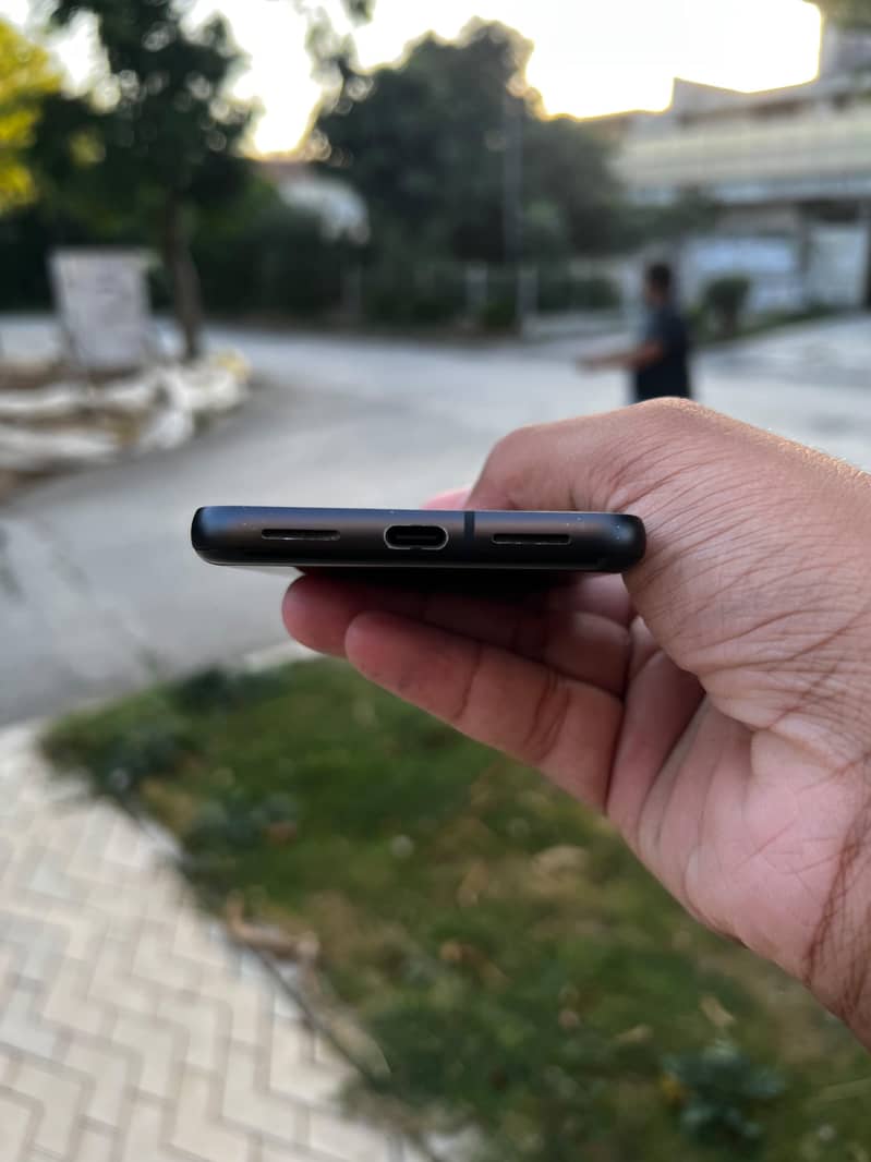 Google Pixel 8 4
