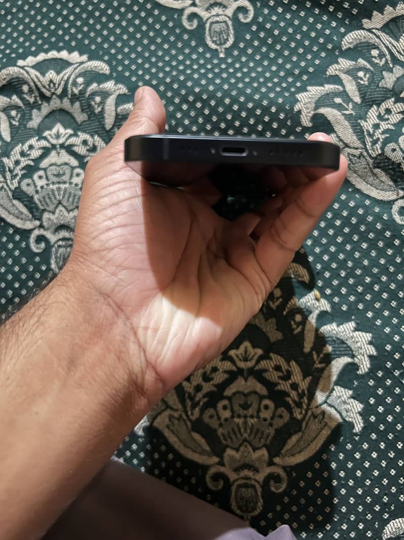 Apple iPhone 13 2