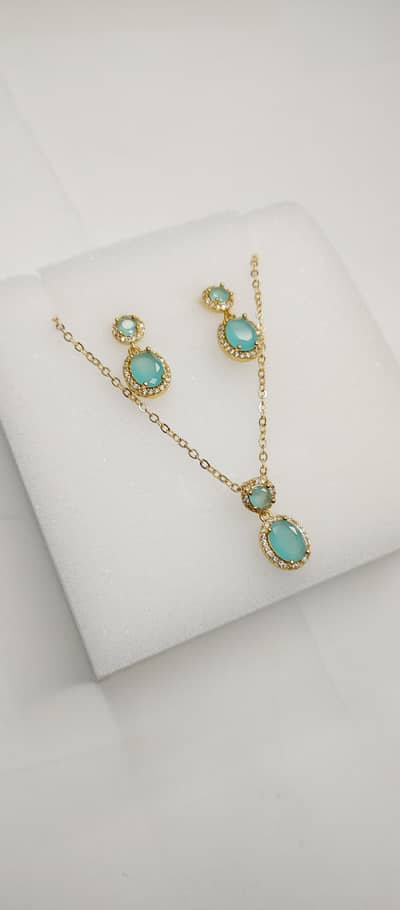 Elegant Necklace sets with Earrings in Artificial Material