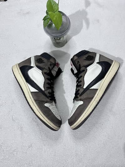 TRAVIS SCOTT JORDAN 1 HIGH MOCHA