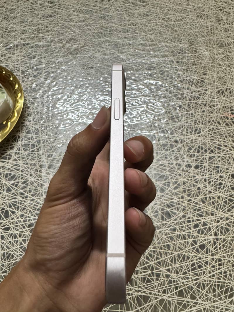 Apple iPhone 13 4
