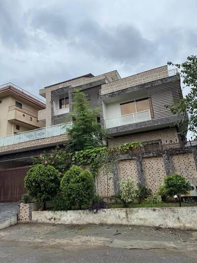 Uper portion For Rent F-15/1