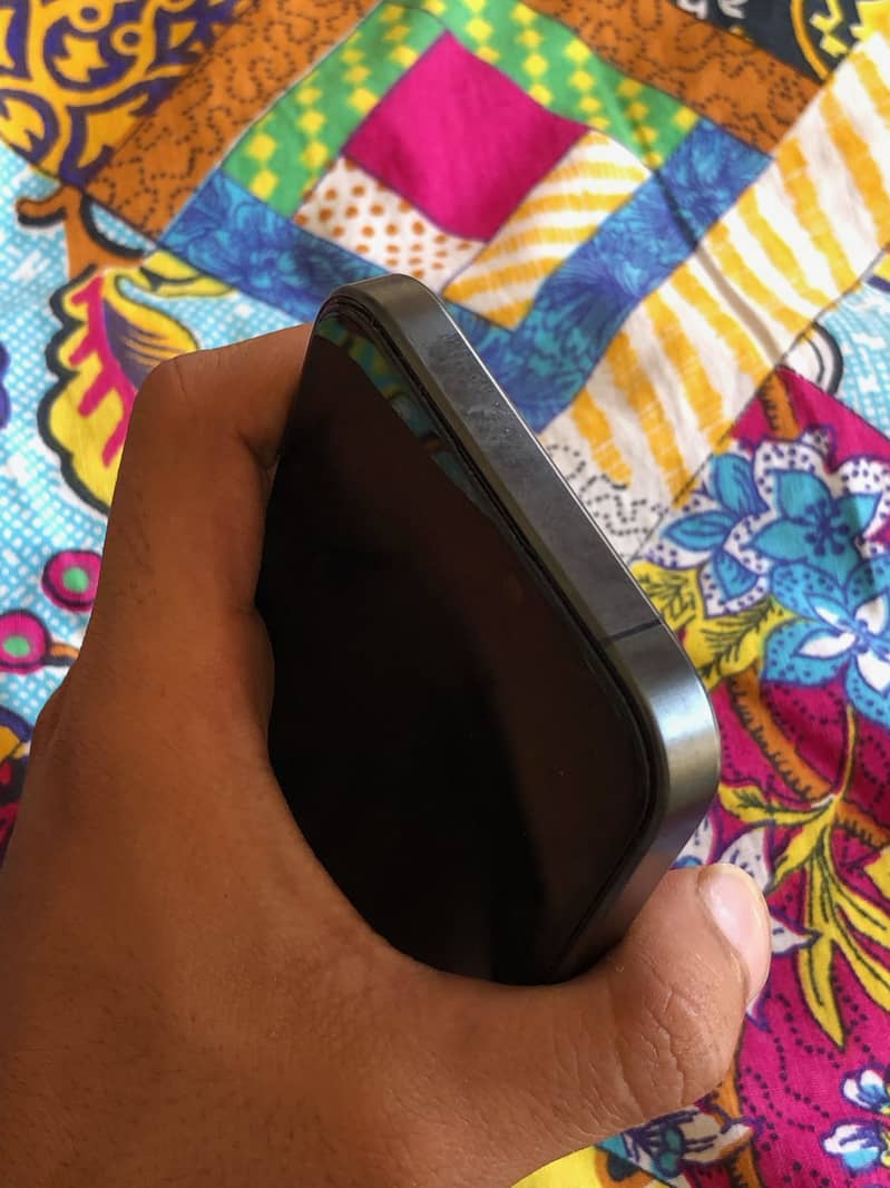 Apple iPhone 15 Pro 3
