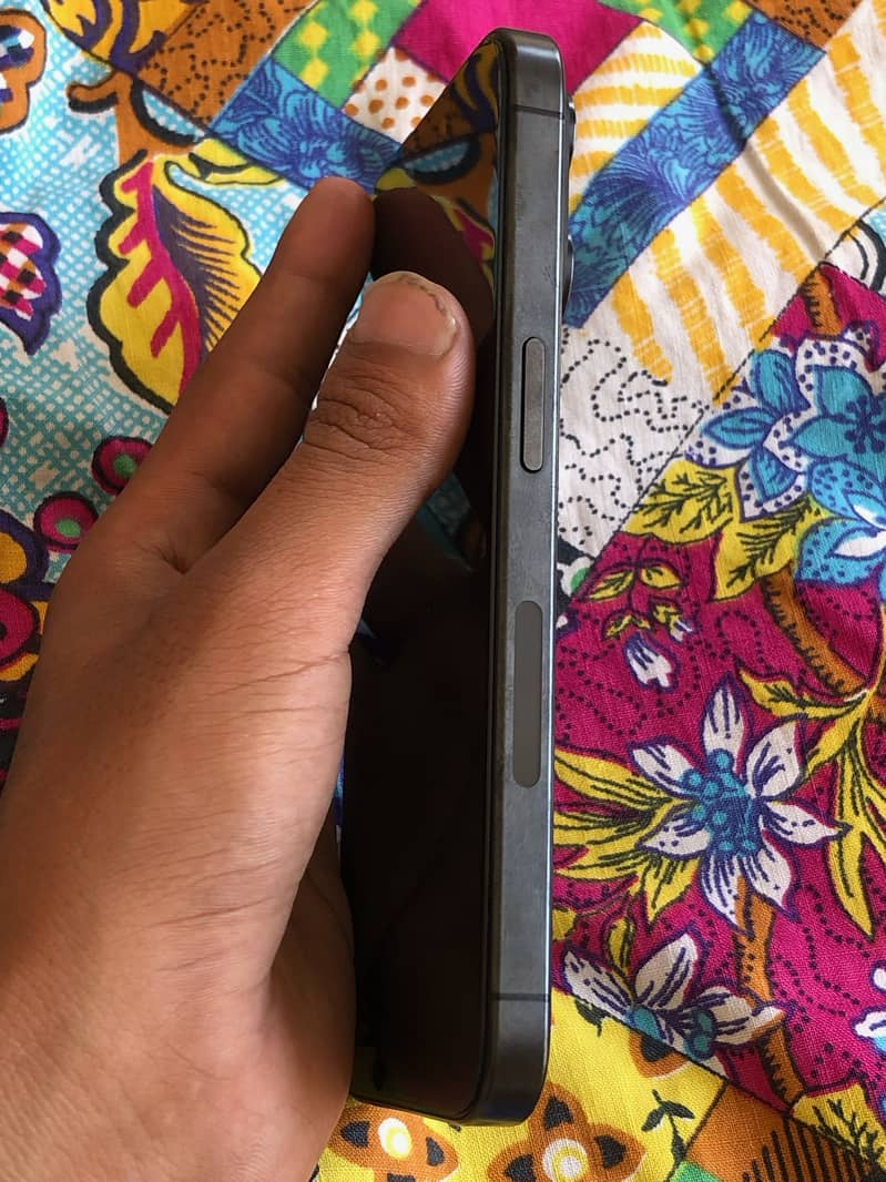 Apple iPhone 15 Pro 4