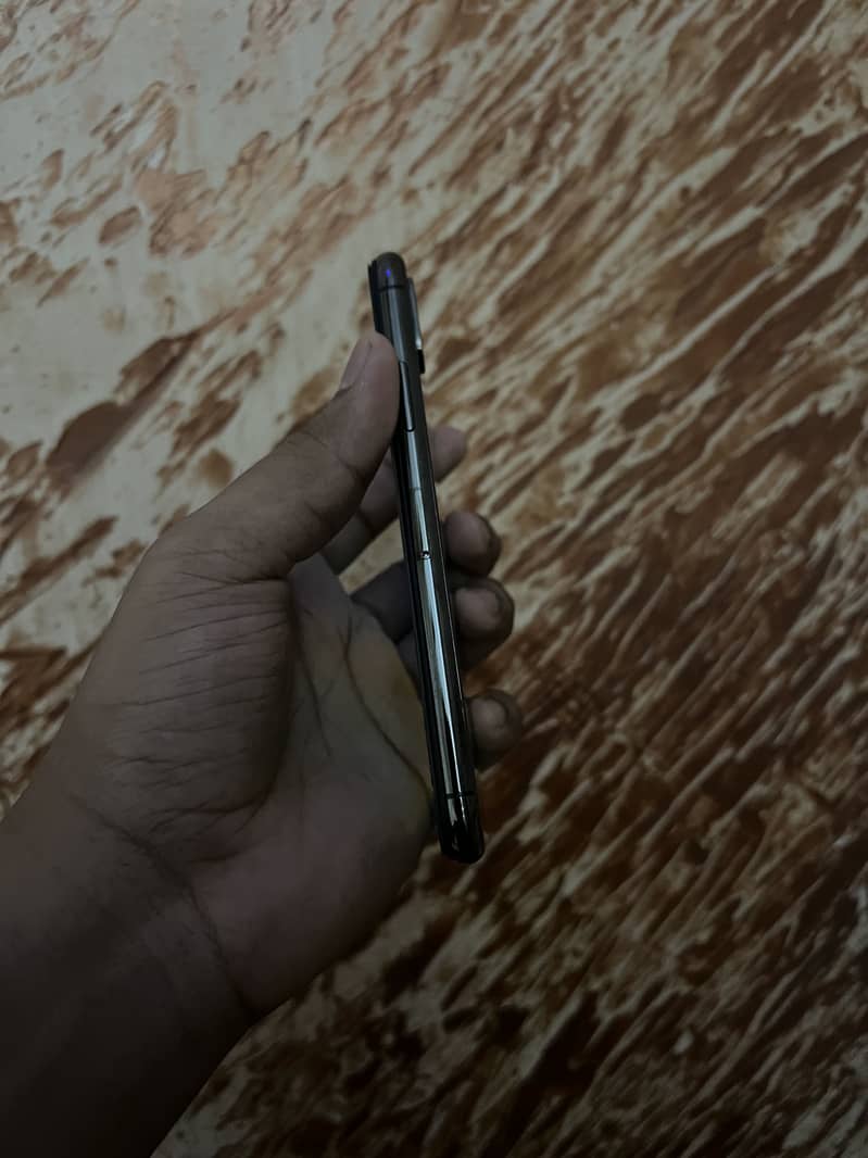 Apple iPhone X 6