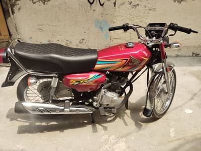 Honda CG 125 2025, Just 2360km, Genuine Kick Start, Urgent Sale