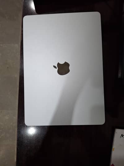 Apple MacBook Air M4 (2025) – 16GB RAM – 256GB SSD – Like New